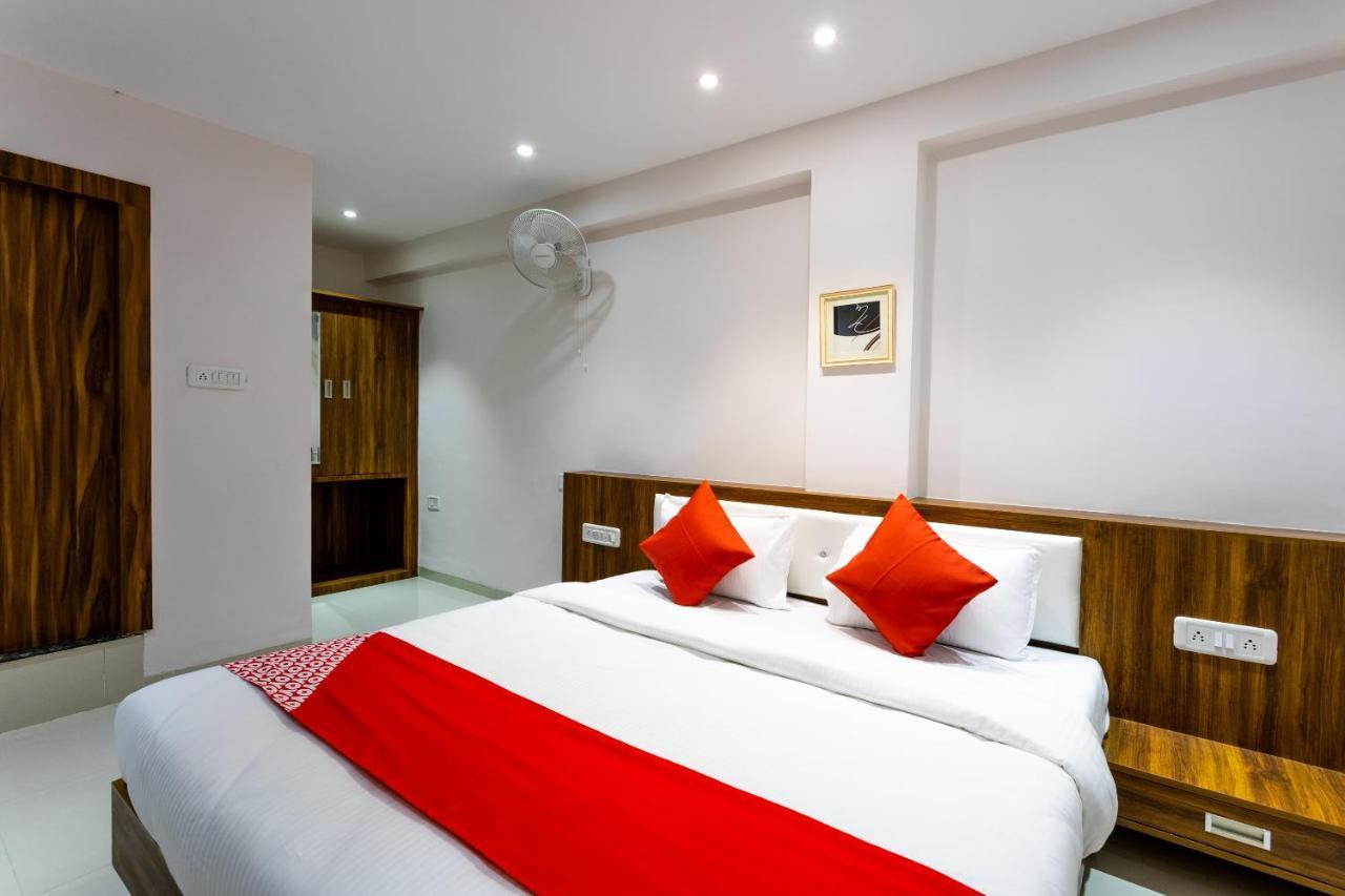 Hôtel Oyo 29585 The Cliff à Indore Extérieur photo