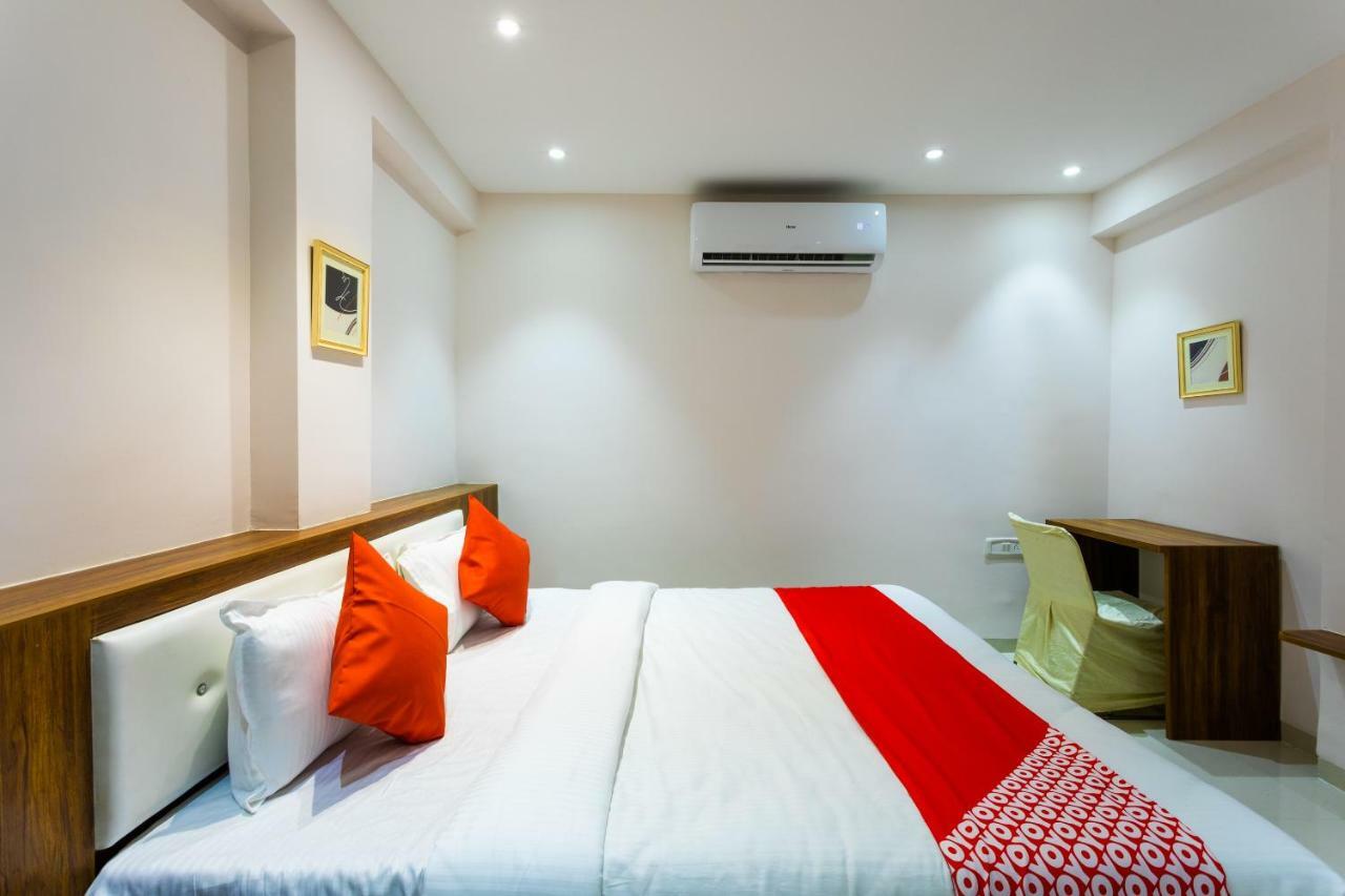 Hôtel Oyo 29585 The Cliff à Indore Extérieur photo