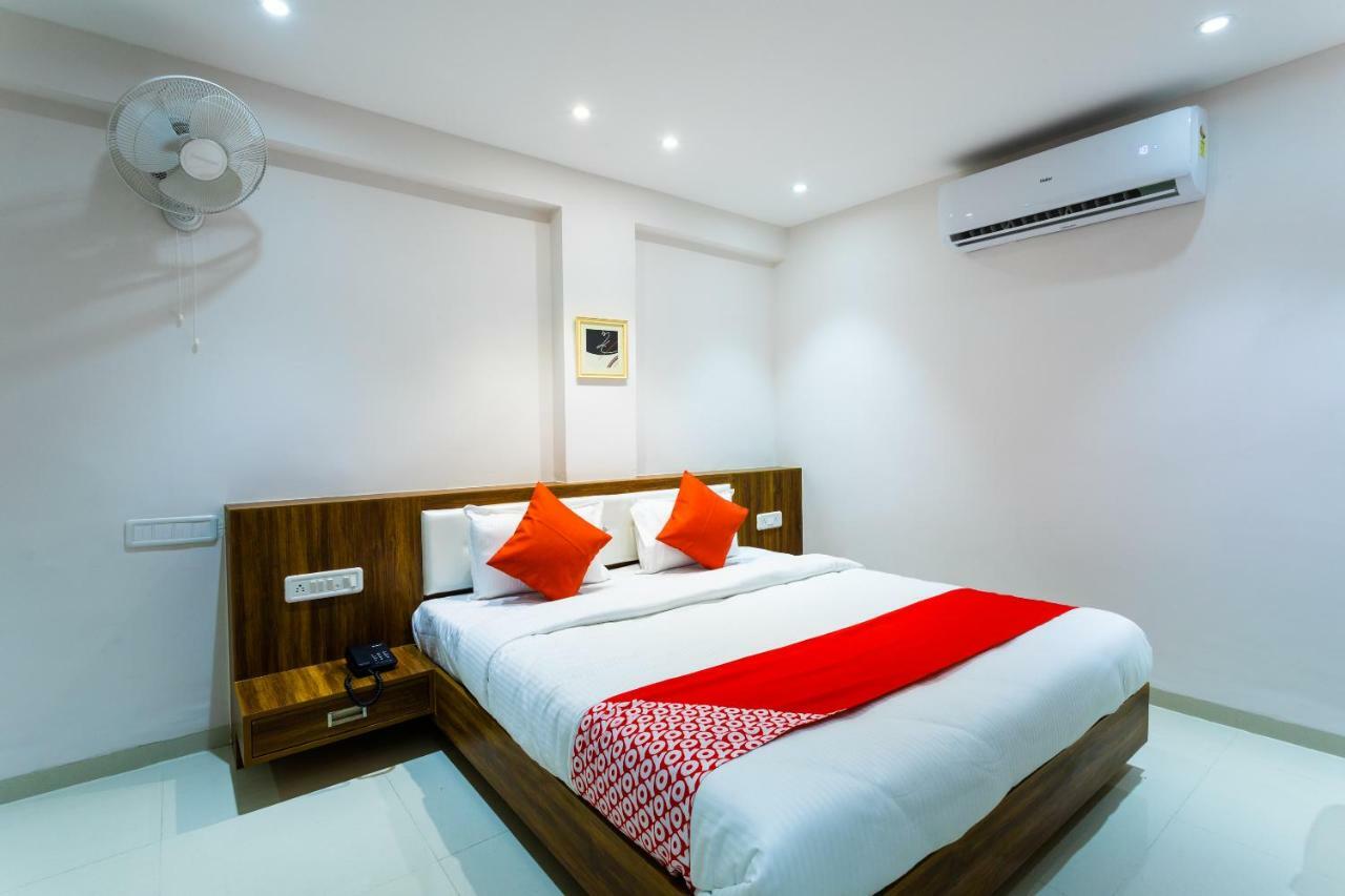 Hôtel Oyo 29585 The Cliff à Indore Extérieur photo